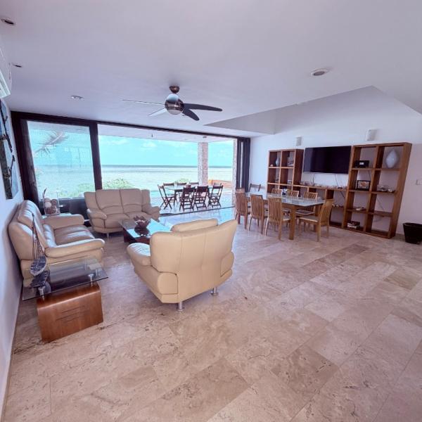 CASA CON DISEÑO DE AUTOR EN LA PLAYA